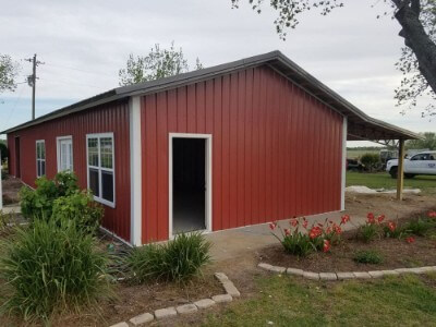 Shed with cinnamon metal walls and granite roofing